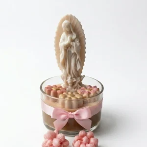 Vela artesanal Dulce María frasco vidrio cera palma flores wax melts figura virgen Colombia