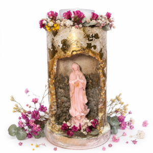 Gruta Artesanal con Virgen en Vela Decorativa
